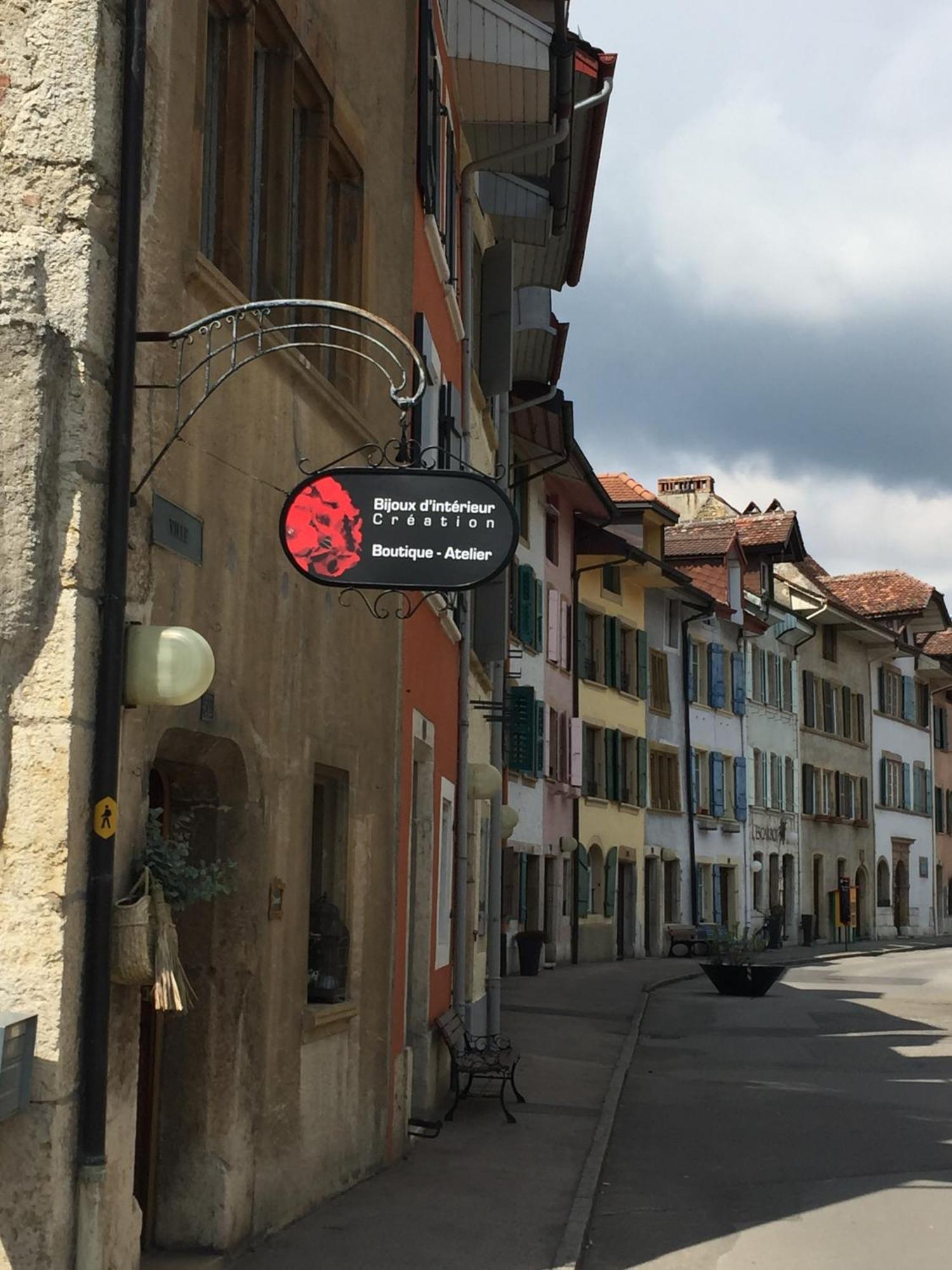 Au Bourg Bed & Breakfast Le Landeron Exterior photo